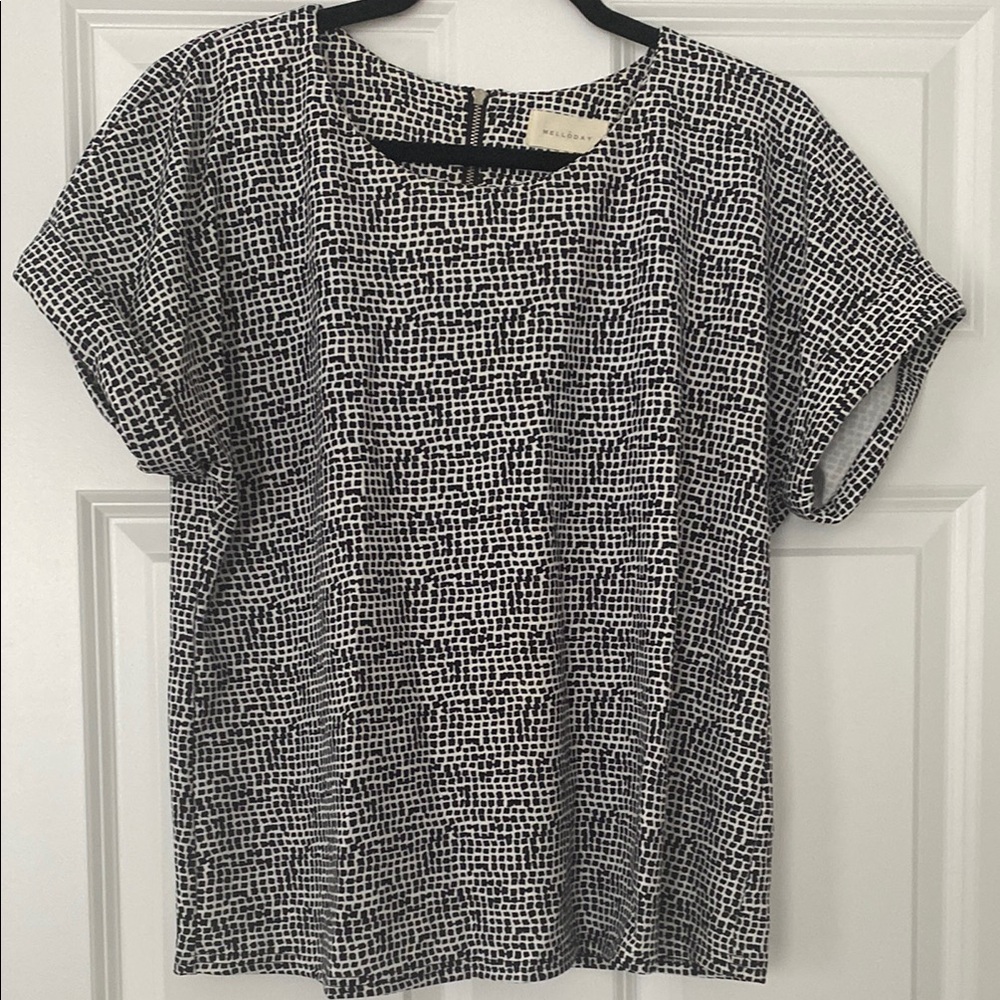 Melloday Black and White Boxy Blouse with Cuffed Sleeves